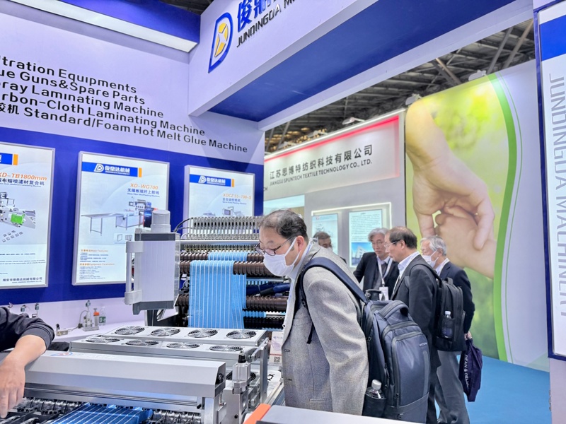 the Foaming Mini Pleat Machine